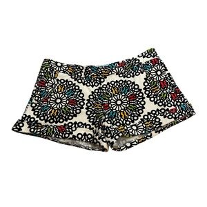 Judith March Geometric Tapestry Ruffle Pockets White Black Shorts Women’s Size M